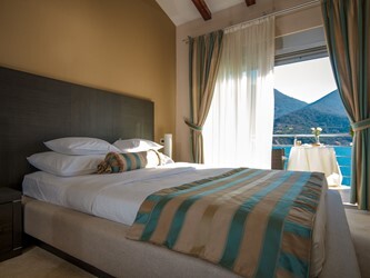 Double Deluxe Room