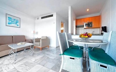 1 Bedroom Apartment Sea View
