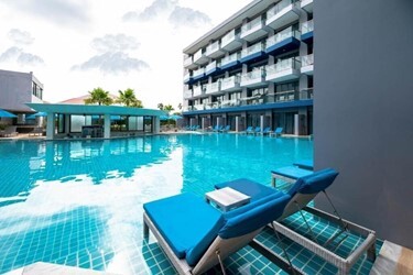 Deluxe Pool Access Room