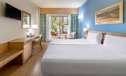 Standard double room with side sea view