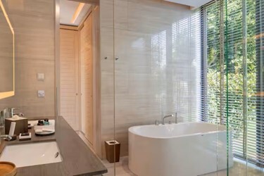 King Deluxe Room with Terrace & Partial Sea View