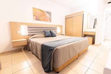 One Bedroom Apartment Inland View