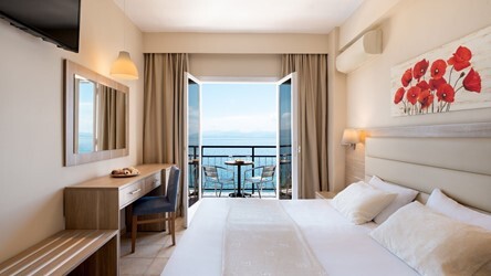 Twin Room Direct Sea View