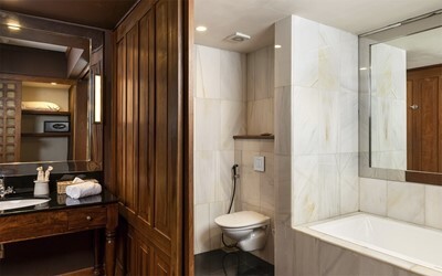 Luxury Room Spa Wing