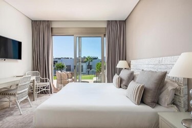 3 Bedroom Suite Partial Sea View 