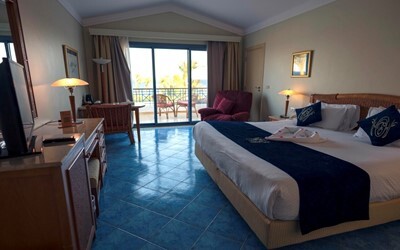 Deluxe Sea & Pool View Room 