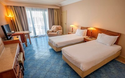 Deluxe Sea & Pool View Room 