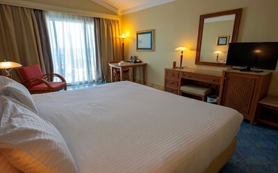 Deluxe Sea & Pool View Room 