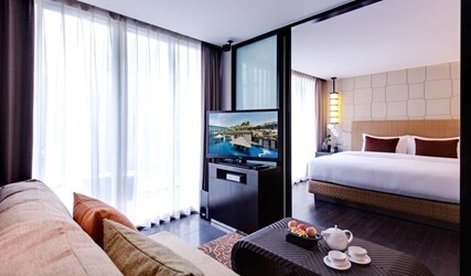 Deluxe Pool View Suite