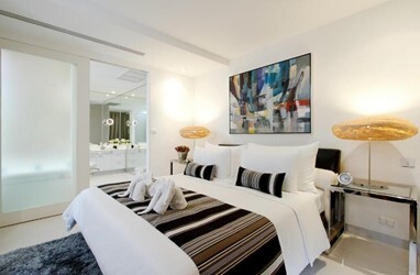 1 Bedroom Deluxe Pool Suite
