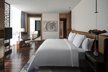 Four Seasons Executive Suite