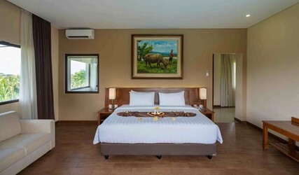 One-Bedroom Suite with Balcony