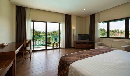 One-Bedroom Suite with Balcony