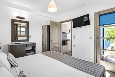 Junior Suite Bedroom & Living Room for 3 Persons A/C