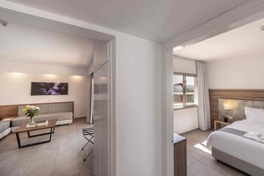 One Bedroom Apartment Side Sea View