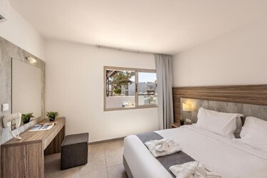 One Bedroom Apartment Side Sea View