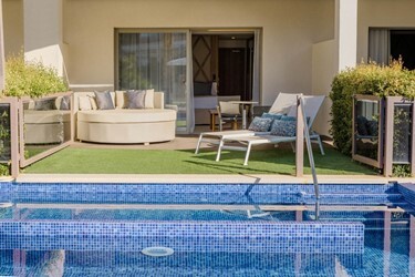 Junior Suite Swim Up