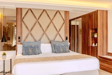 Junior Suite Swim Up
