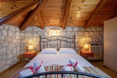 Apartment 2 Bedroom with Garden View