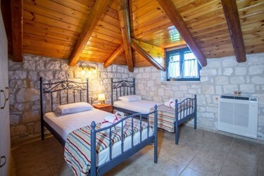 Apartment 2 Bedroom with Garden View