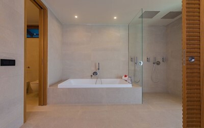 Water Suite with Pool