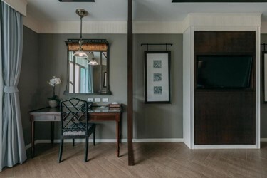 Deluxe Pool View Room