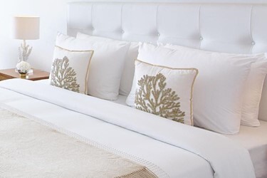 Double Room Superior Guestroom with Side Sea View