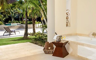Deluxe Pool View
