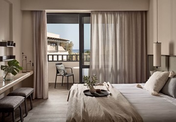 Evergreen Retreat with Terrace or Balcony