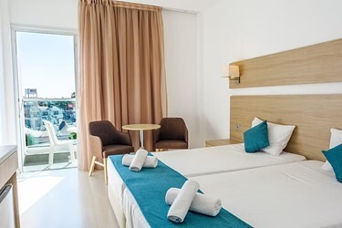 Superior Twin Room Side Sea View