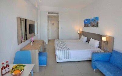 Superior Family Room Inland View