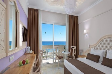 Double Room Deluxe with Sea View