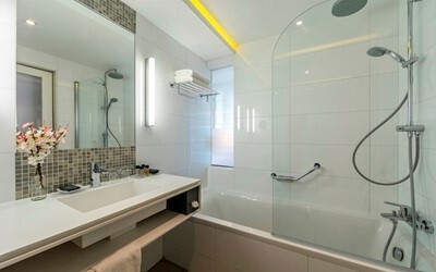 Superior Twin Room Inland View