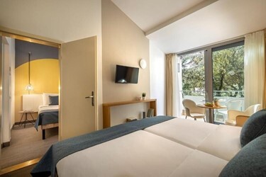 Superior Family Room with Balcony or Terrace Park View