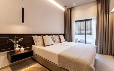 Cozy room with swimup pool