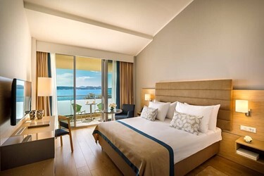 Superior Twin/Double Room with Balcony/Terrace Sea Side View