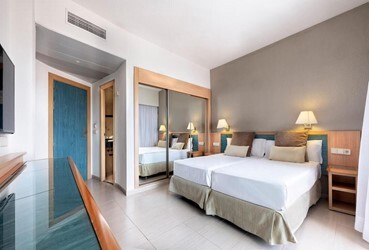Lateral Sea View Room