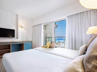 Lateral Sea View Room