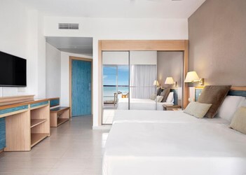 Lateral Sea View Room