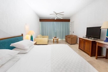 Superior Twin Room Pool View