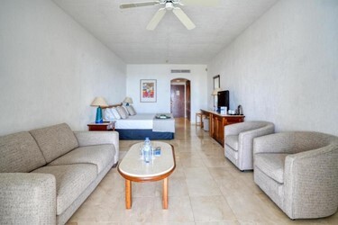 Superior Twin Room Pool View