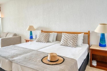 Superior Twin Room Pool View