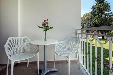 Standard double balcony