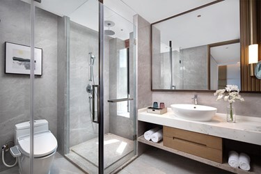 One bedroom Suite One King and One Queen with Mountain View