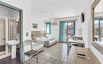 Double Room Pool Front A/C