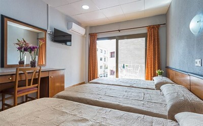 Triple Room with Private Bathroom