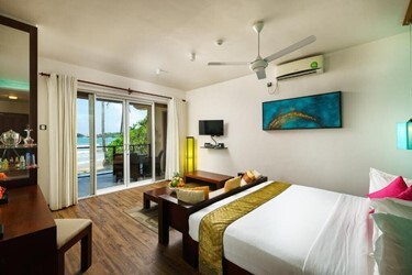 Aqua Romance Room