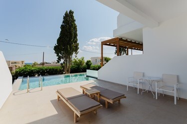 Double Room Deluxe Shared Pool