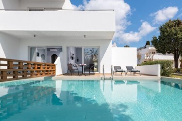 Double Room Deluxe Shared Pool