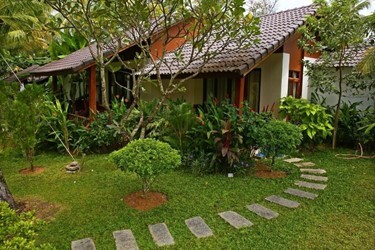 Bungalow with Garden View